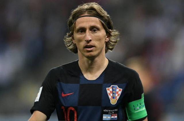 刘伟国：捧起中甲冠军奖杯很激动，明年力争在中超站稳脚跟