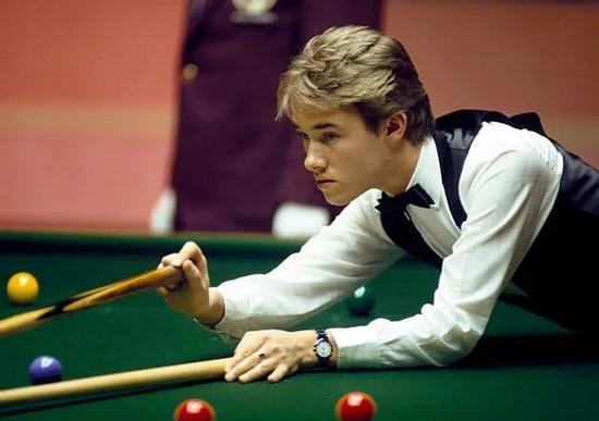 他在整个比 他在整个比