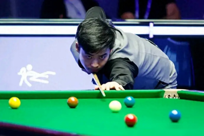 在足球的竞 在足球的竞